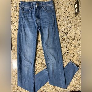 Women’s American Eagle Jeans. Size 2 extra long.